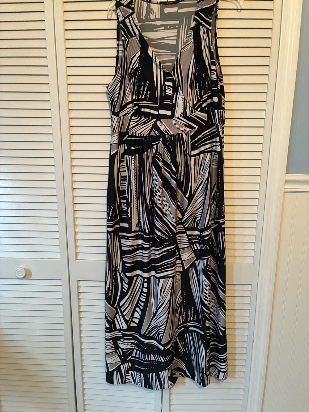 Sleeveless Black and White Patterned Maxi Dress